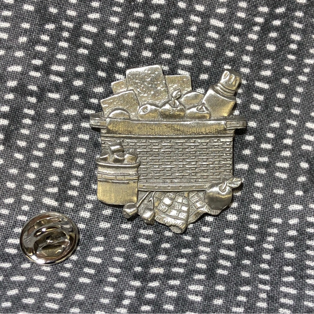 Longaberger Basket Pin - Picture 5 of 11